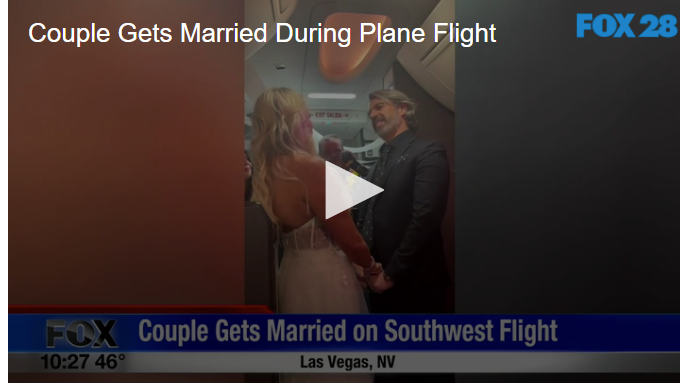 Couple gets married in airplane