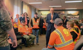 Governor Jay Inslee thanks Washington transportation workers