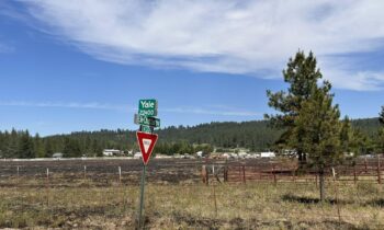 18 acre brush fire burns near Chattaroy, nearby streets closed