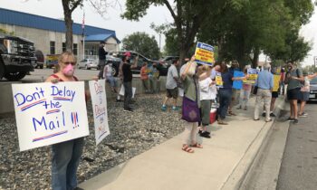 Mail carriers reach tentative contract with USPS that includes pay raises and air-conditioned trucks