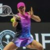 Swiatek, Gauff make winning WTA Finals starts on day of contrasts