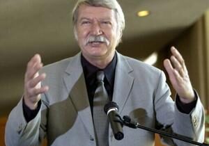 Famed gymastics coach Bela Karolyi dies