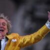 Rod Stewart to play Glastonbury legends slot